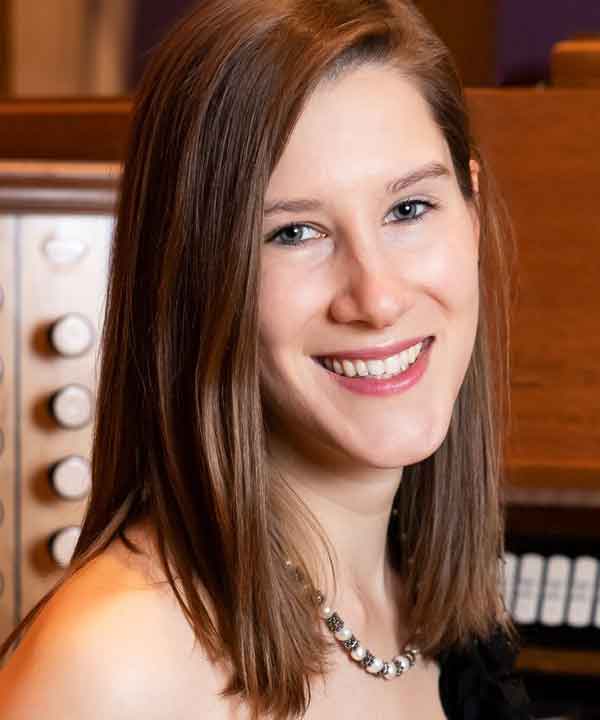 Organist Caroline Robinson